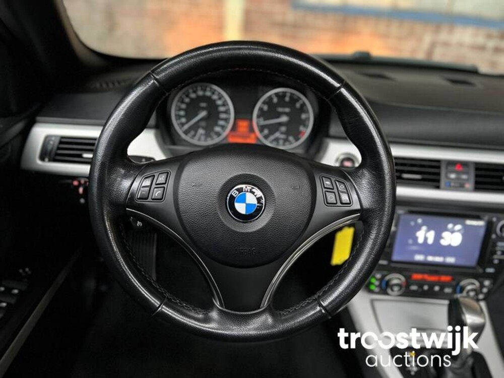 BMW 320i Cabriolet Auto