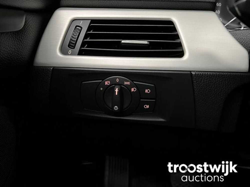 BMW 320i Cabriolet Auto