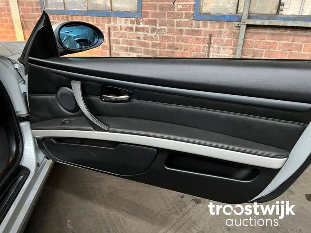 BMW 320i Cabriolet Auto