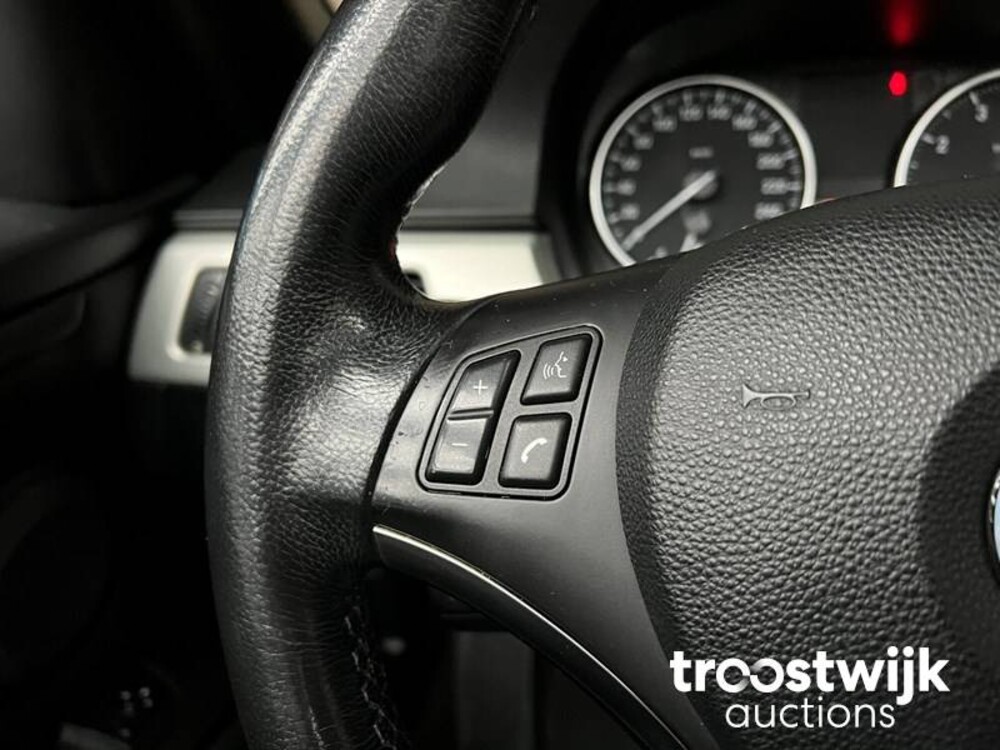 BMW 320i Cabriolet Auto