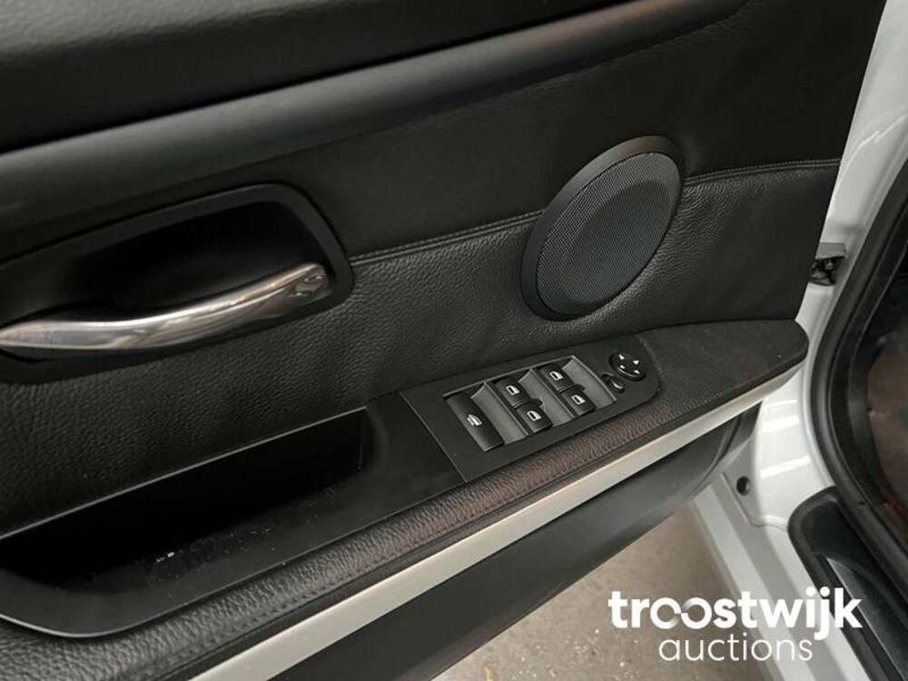 BMW 320i Cabriolet Auto