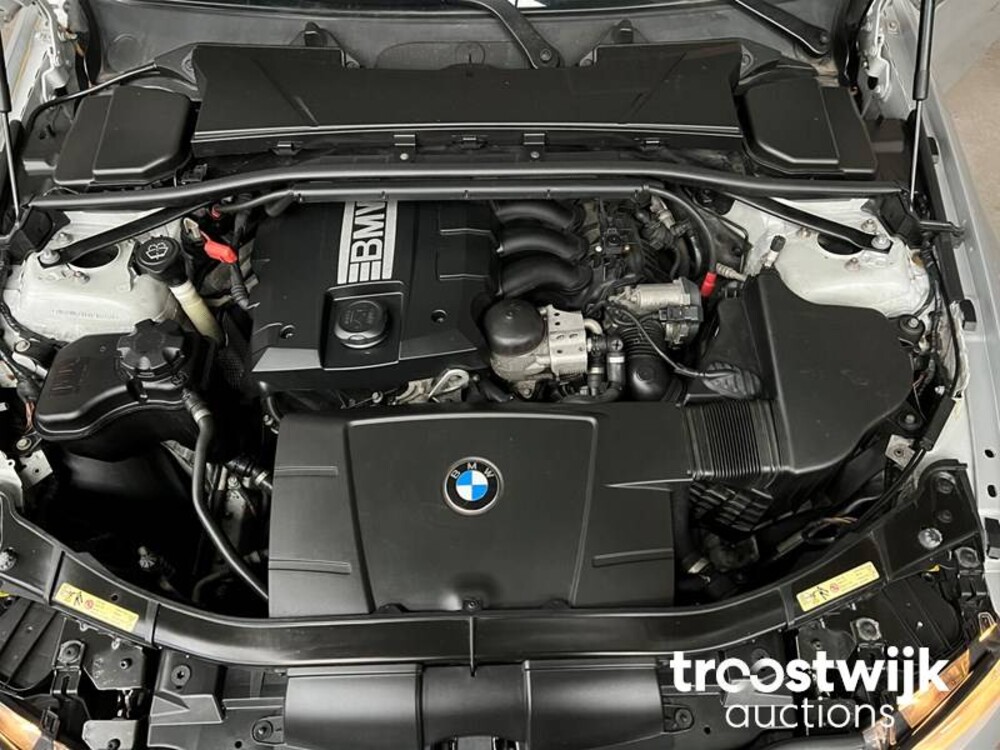 BMW 320i Cabriolet Auto