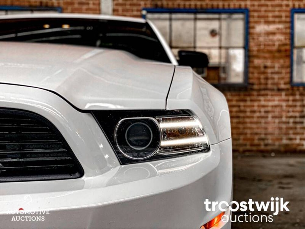 Ford Mustang V6 3.7L Auto