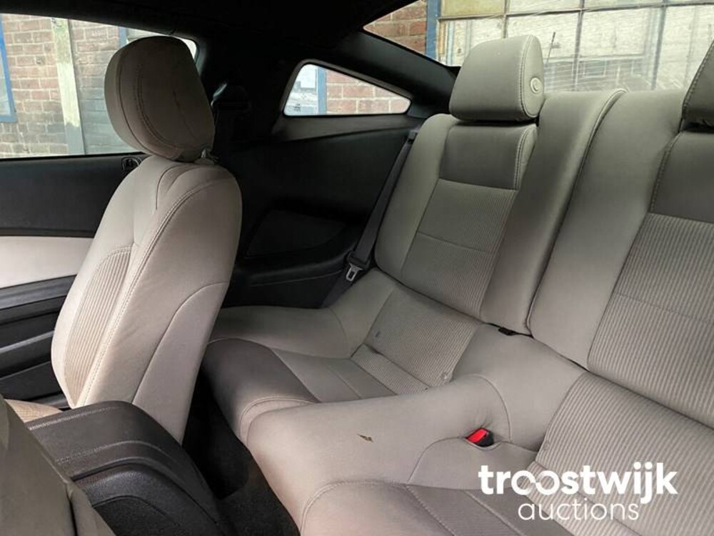 Ford Mustang V6 3.7L Auto