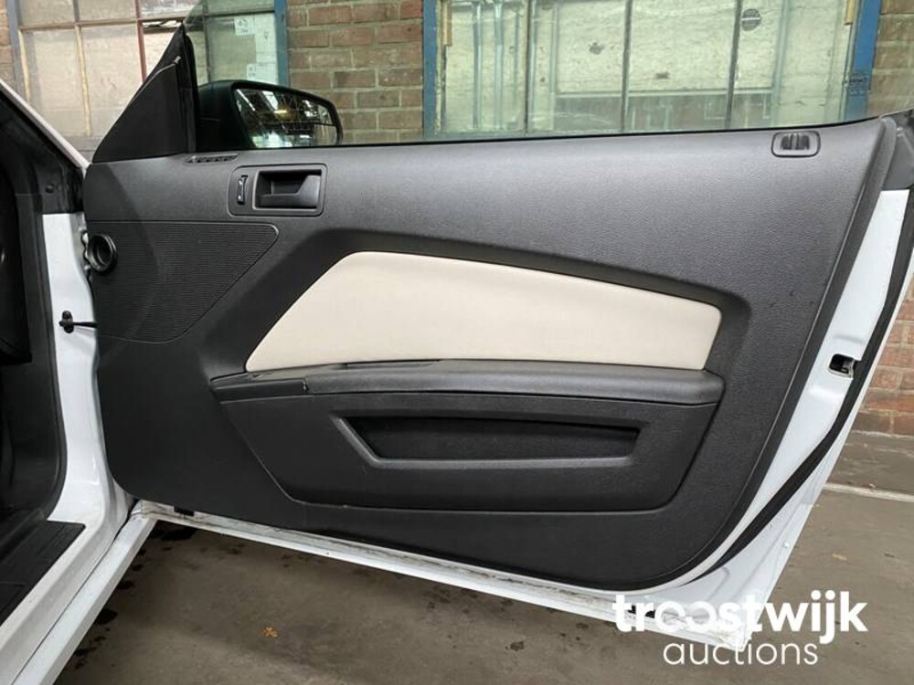 Ford Mustang V6 3.7L Auto