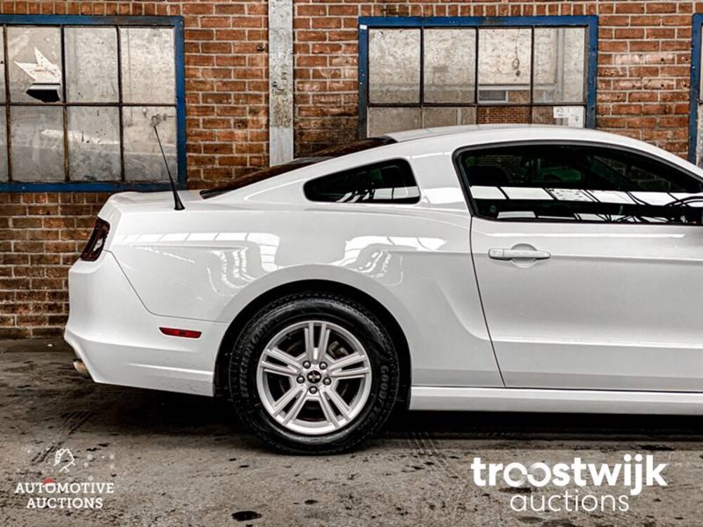 Ford Mustang V6 3.7L Auto
