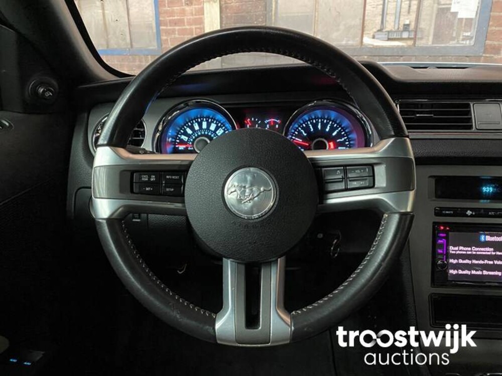 Ford Mustang V6 3.7L Auto