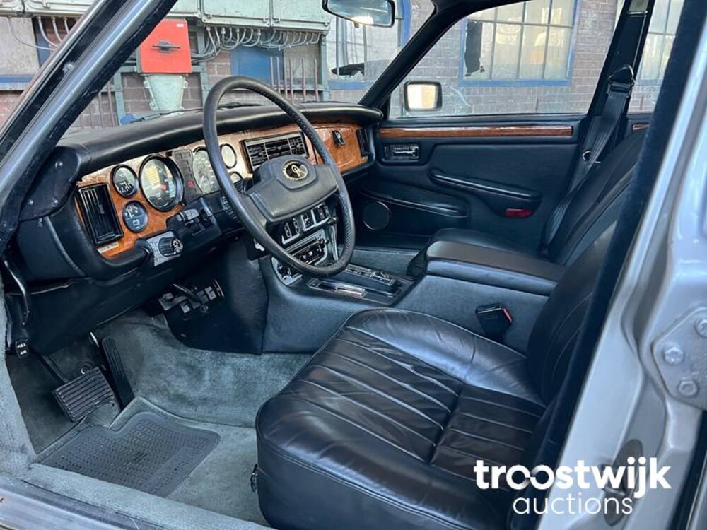 Jeep Cherokee Chief Wagon Auto