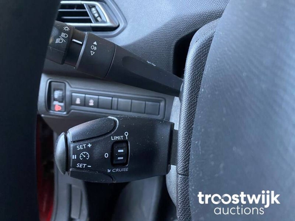 Peugeot 308 1.2 PureTech Access Auto