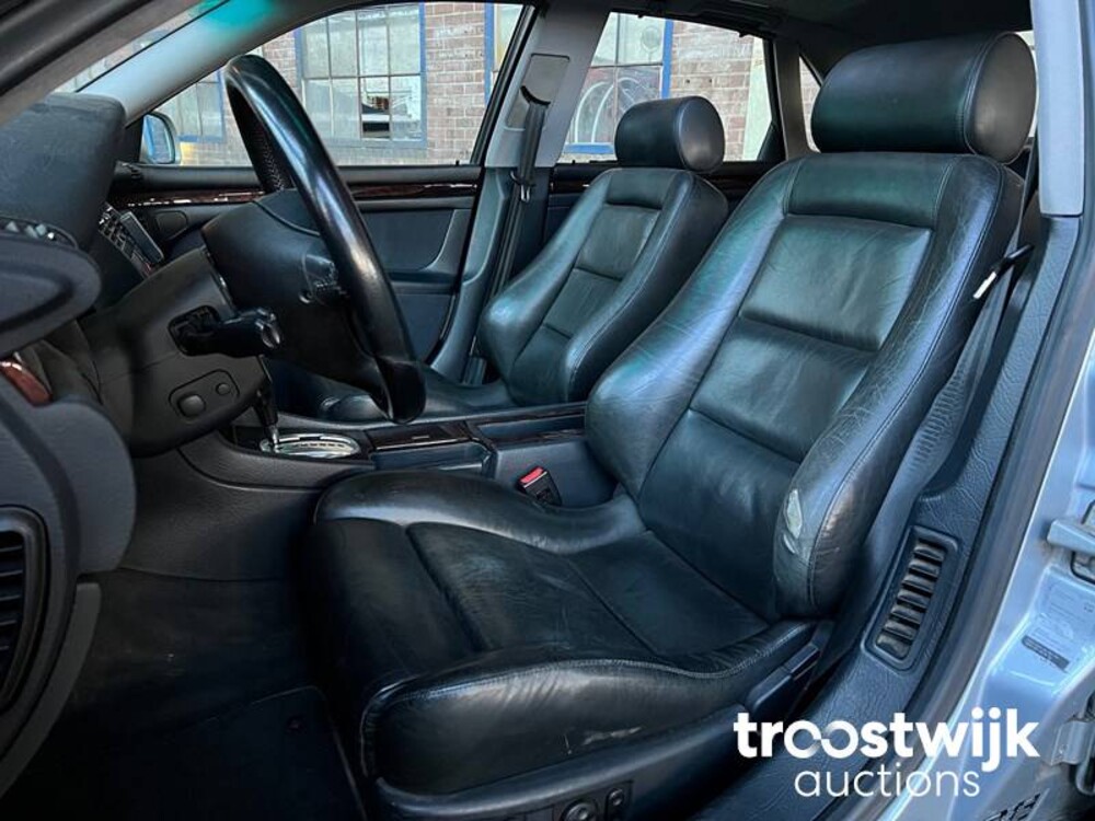 Audi A8 Quattro V8 3.7  Auto