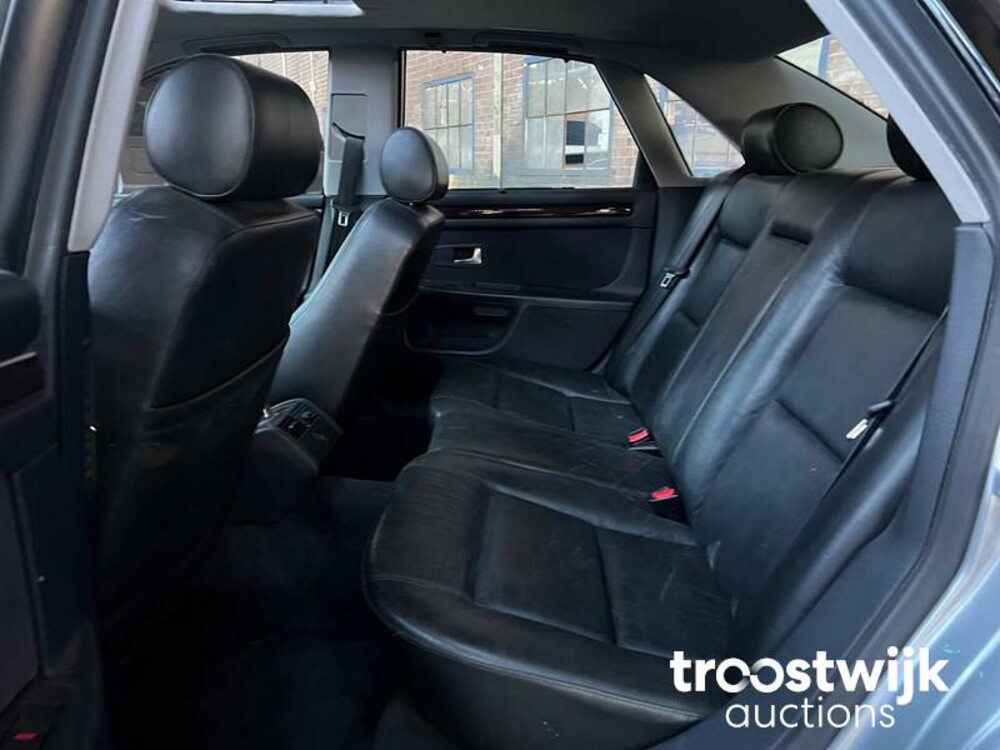 Audi A8 Quattro V8 3.7  Auto