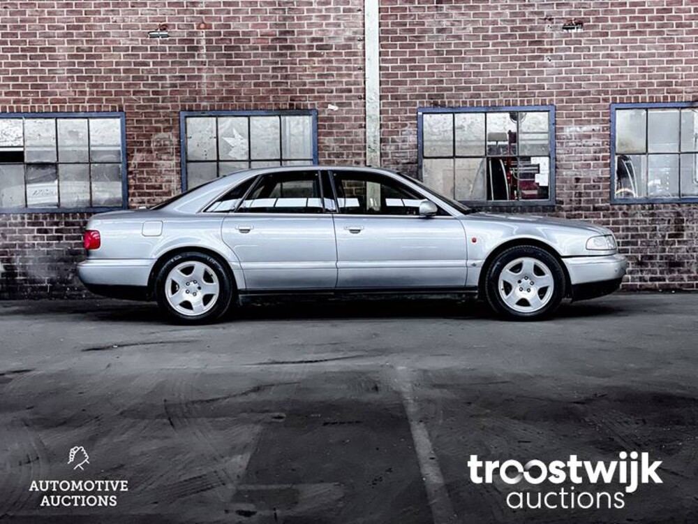Audi A8 Quattro V8 3.7  Auto