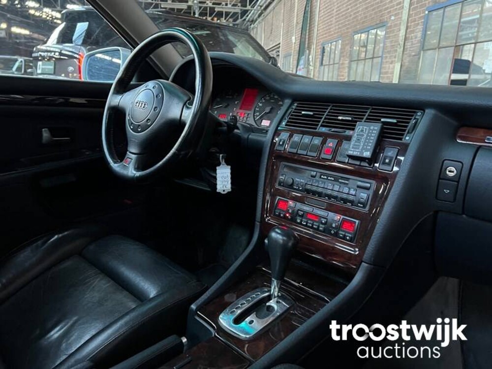 Audi A8 Quattro V8 3.7  Auto