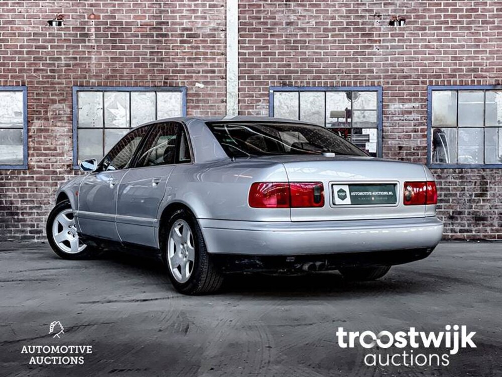 Audi A8 Quattro V8 3.7  Auto