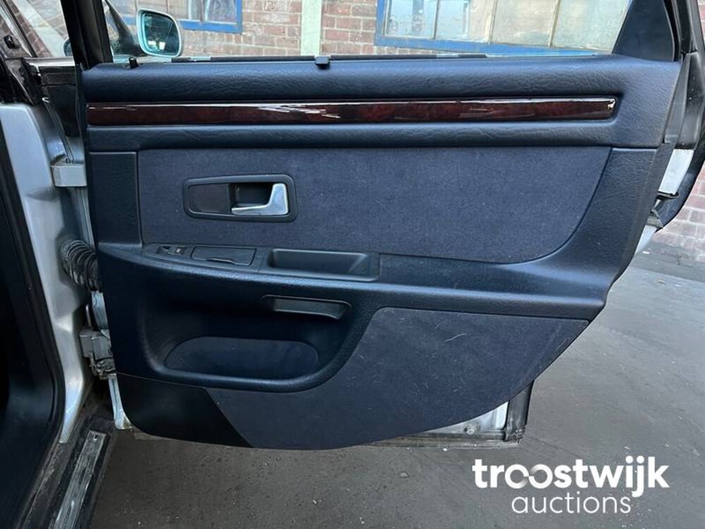 Audi A8 Quattro V8 3.7  Auto