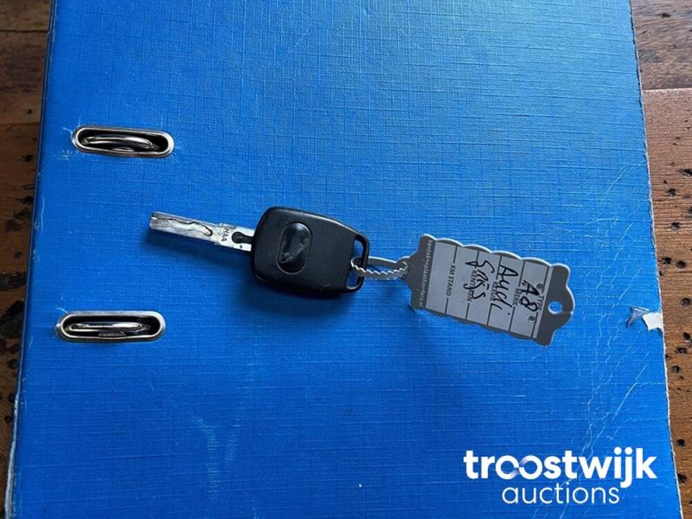 Audi A8 Quattro V8 3.7  Auto