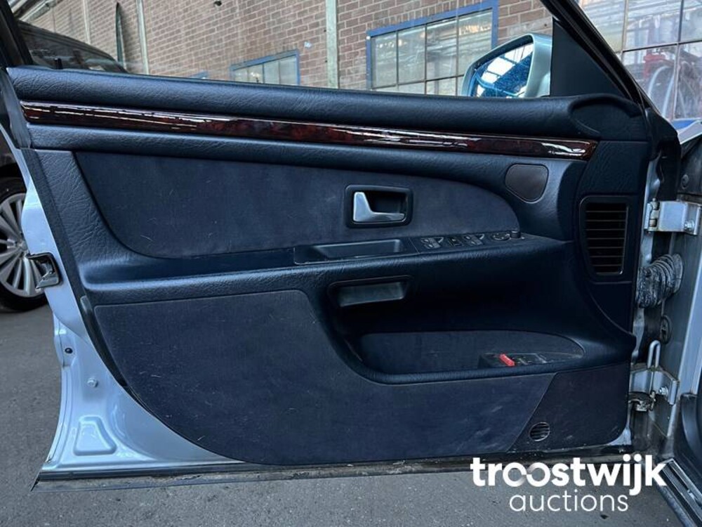 Audi A8 Quattro V8 3.7  Auto