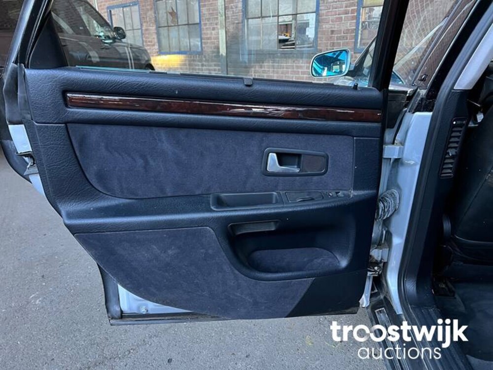 Audi A8 Quattro V8 3.7  Auto