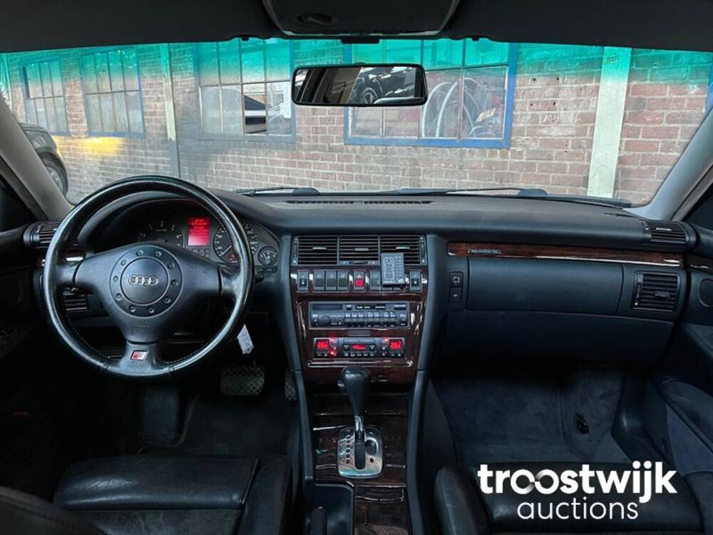 Audi A8 Quattro V8 3.7  Auto