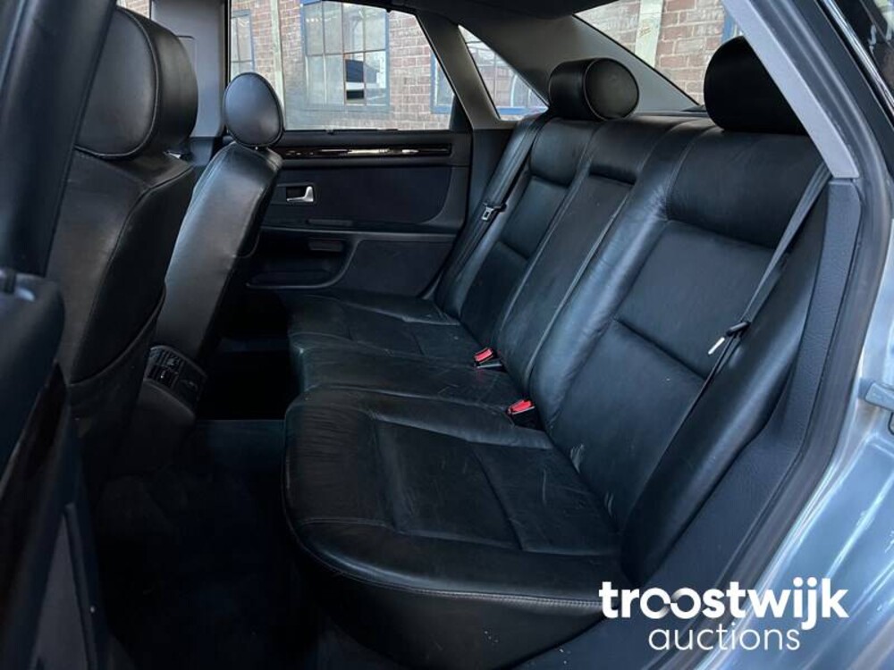 Audi A8 Quattro V8 3.7  Auto