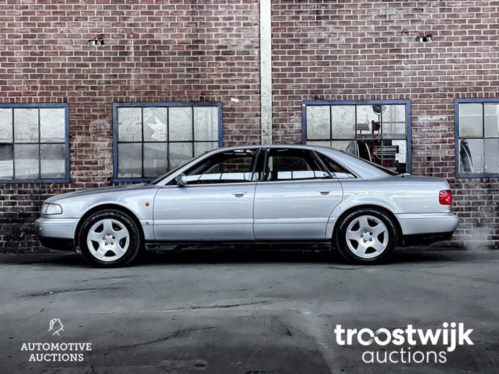 Audi A8 Quattro V8 3.7  Auto
