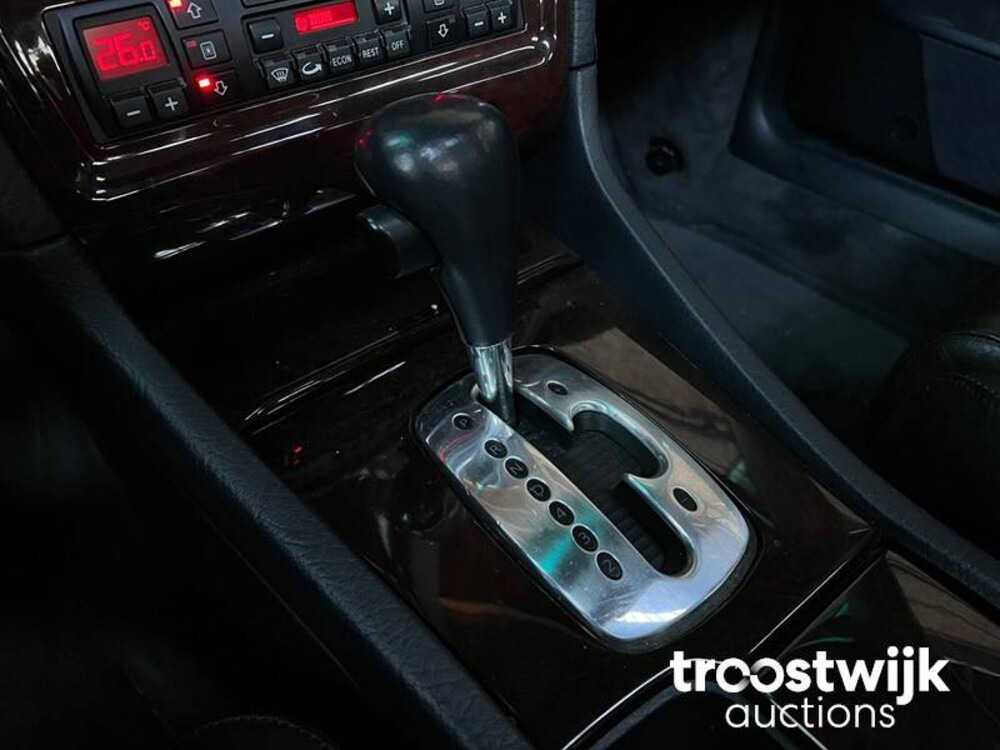 Audi A8 Quattro V8 3.7  Auto