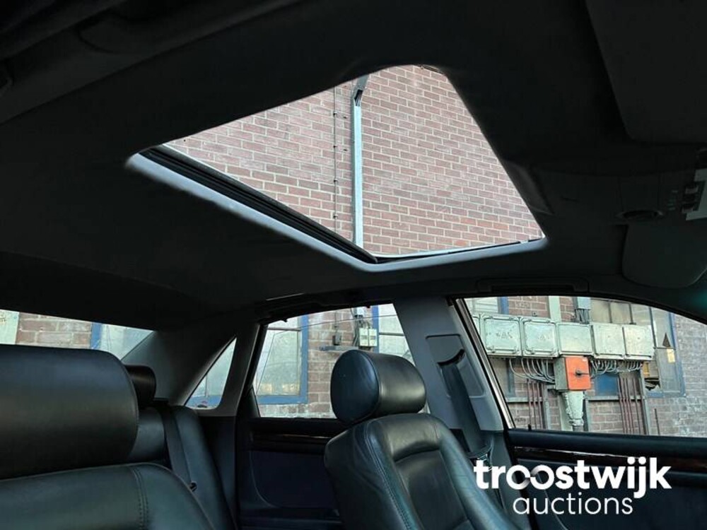 Audi A8 Quattro V8 3.7  Auto