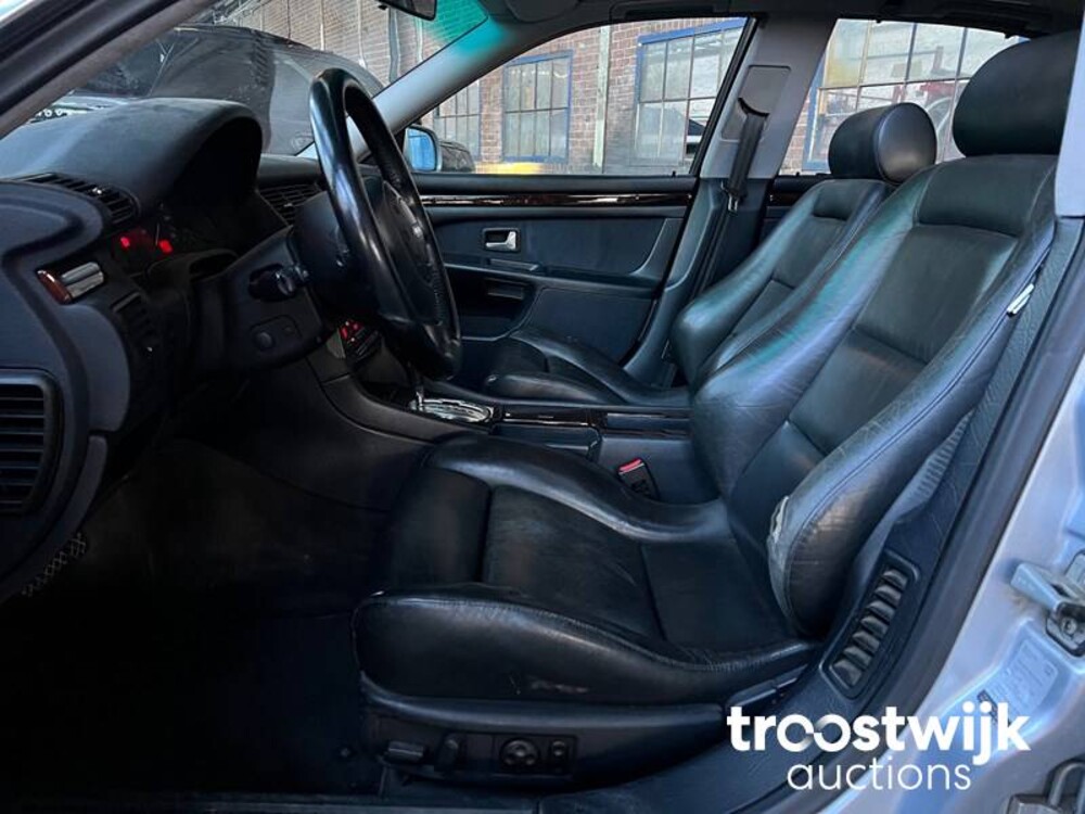 Audi A8 Quattro V8 3.7  Auto