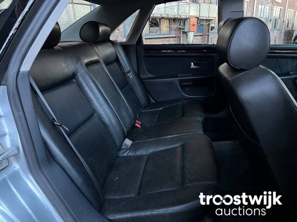 Audi A8 Quattro V8 3.7  Auto