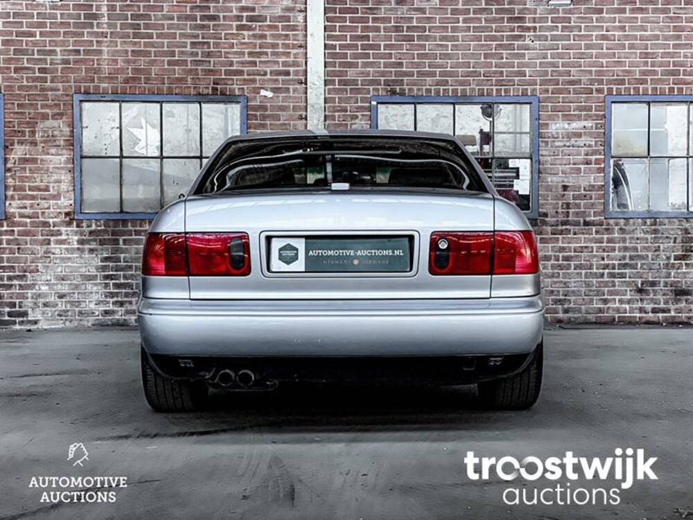Audi A8 Quattro V8 3.7  Auto