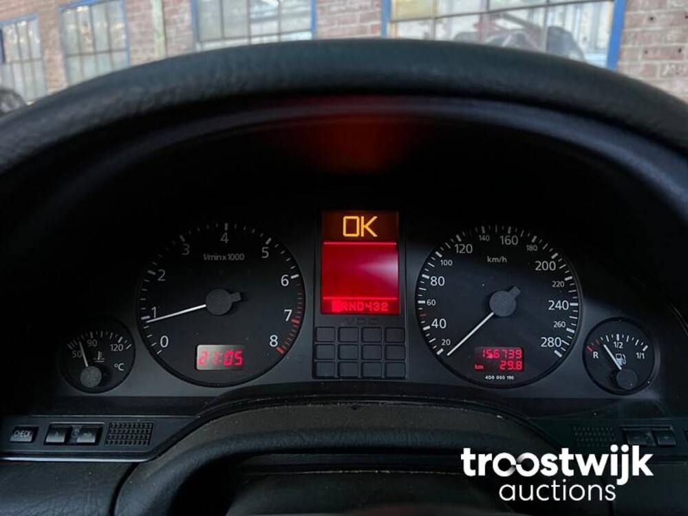 Audi A8 Quattro V8 3.7  Auto