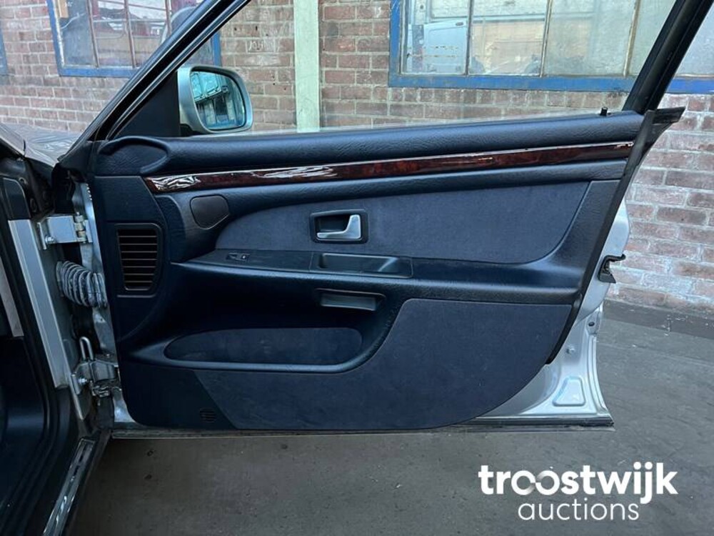 Audi A8 Quattro V8 3.7  Auto