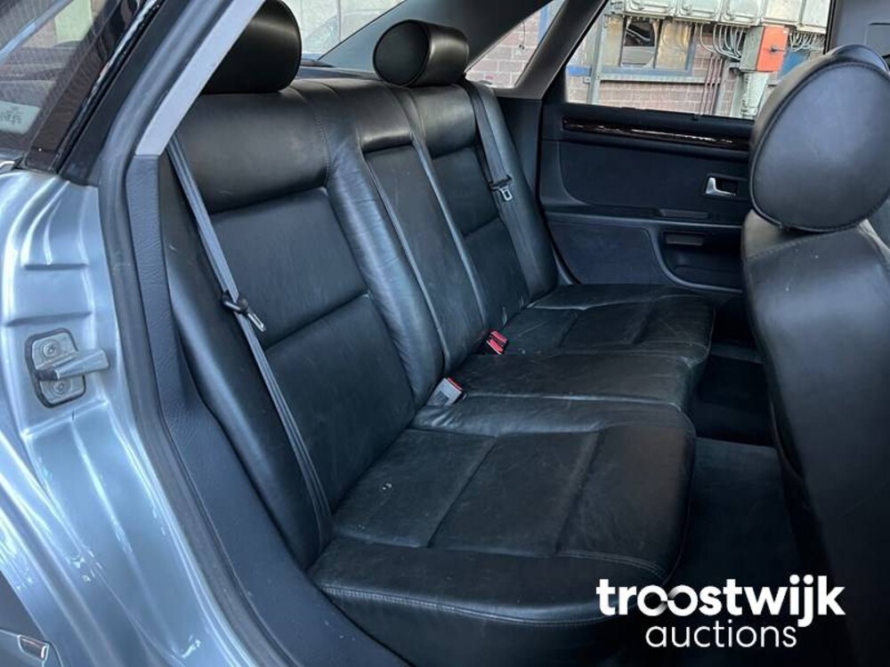 Audi A8 Quattro V8 3.7  Auto