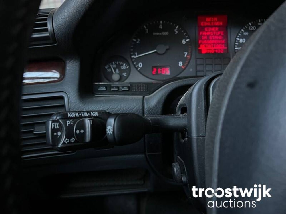 Audi A8 Quattro V8 3.7  Auto