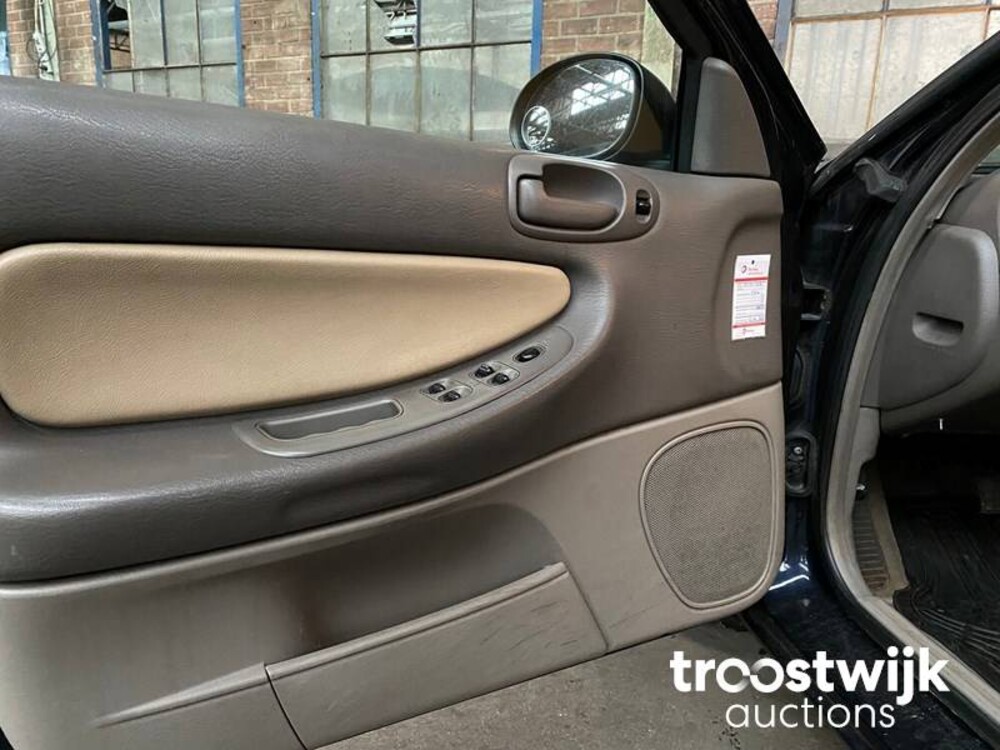 Chrysler Sebring 2.0i-16V LE Auto