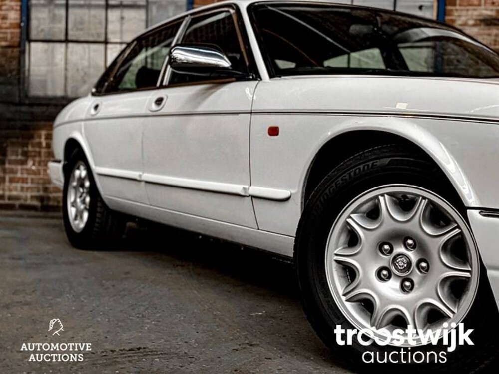 Jaguar Sovereign XJ8 3.2 V8 Auto