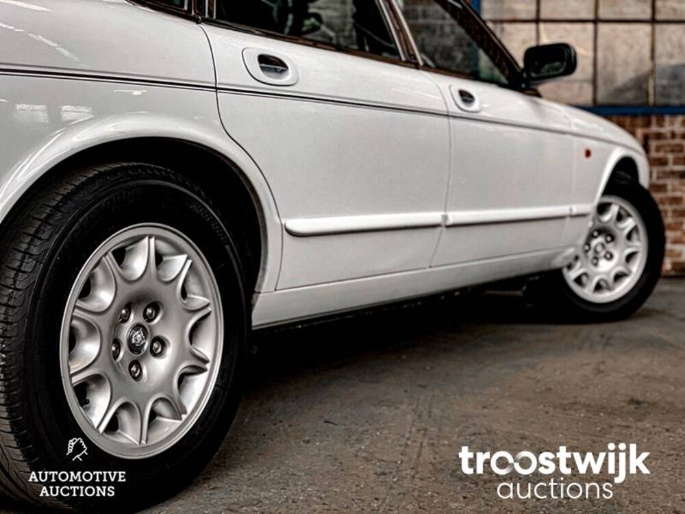 Jaguar Sovereign XJ8 3.2 V8 Auto