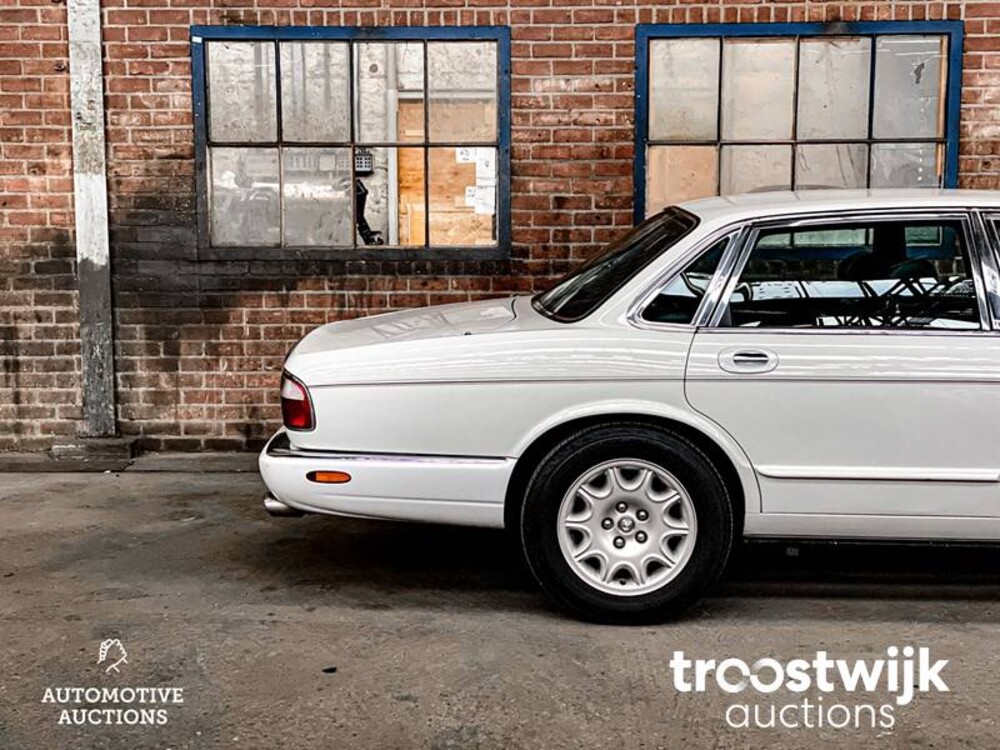 Jaguar Sovereign XJ8 3.2 V8 Auto