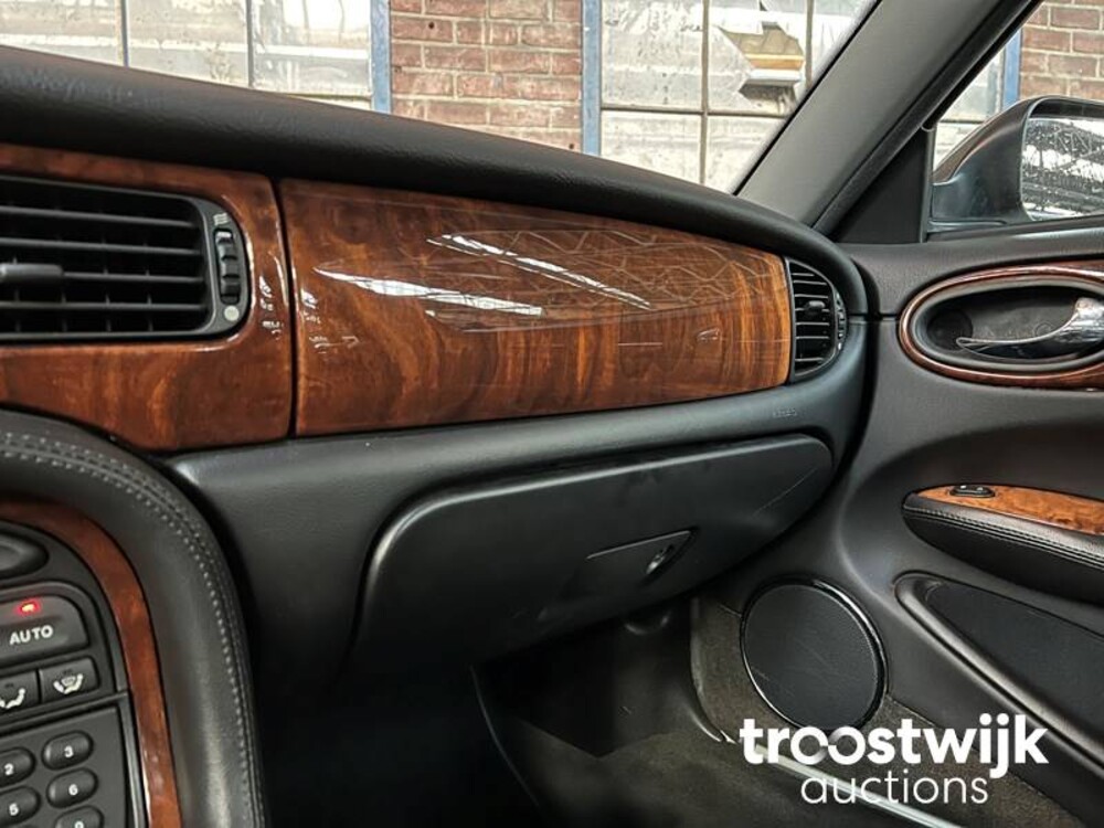 Jaguar Sovereign XJ8 3.2 V8 Auto