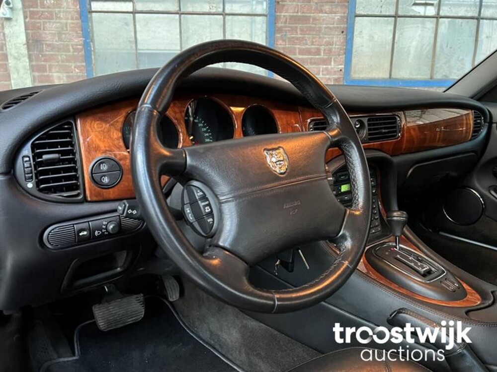 Jaguar Sovereign XJ8 3.2 V8 Auto