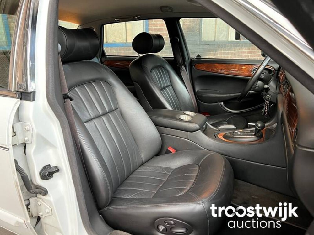 Jaguar Sovereign XJ8 3.2 V8 Auto