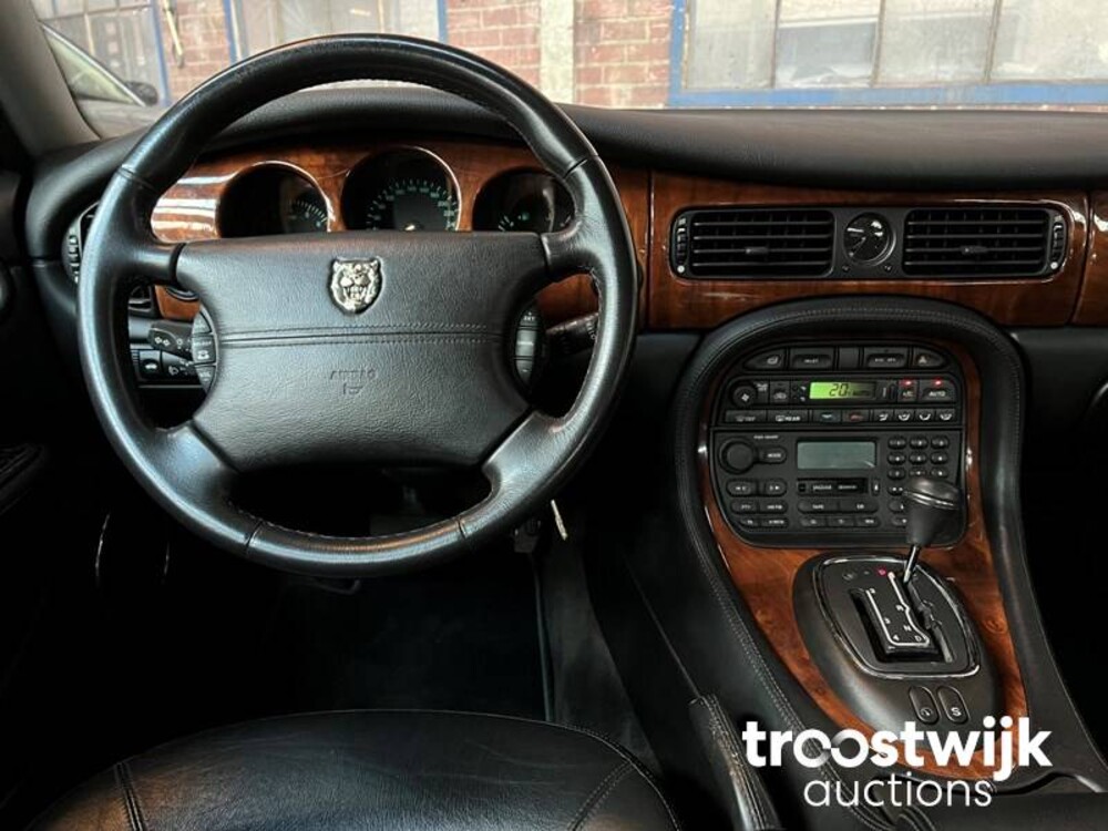 Jaguar Sovereign XJ8 3.2 V8 Auto