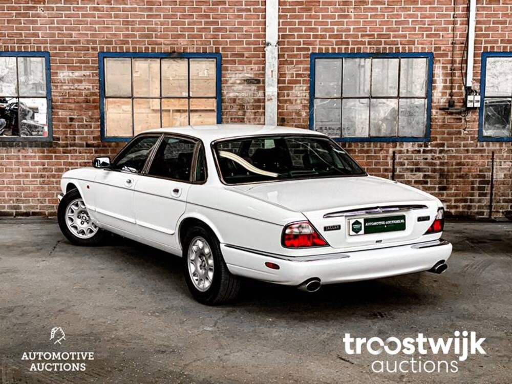 Jaguar Sovereign XJ8 3.2 V8 Auto