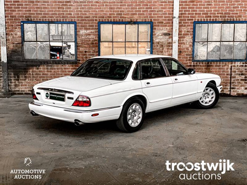 Jaguar Sovereign XJ8 3.2 V8 Auto