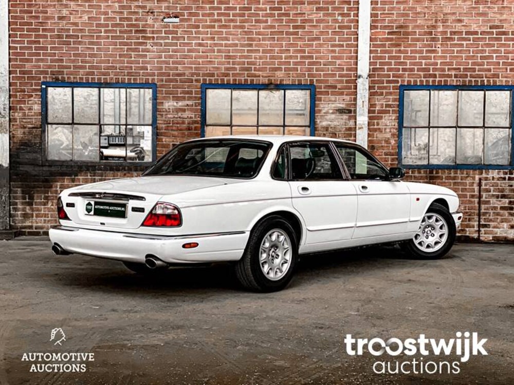 Jaguar Sovereign XJ8 3.2 V8 Auto