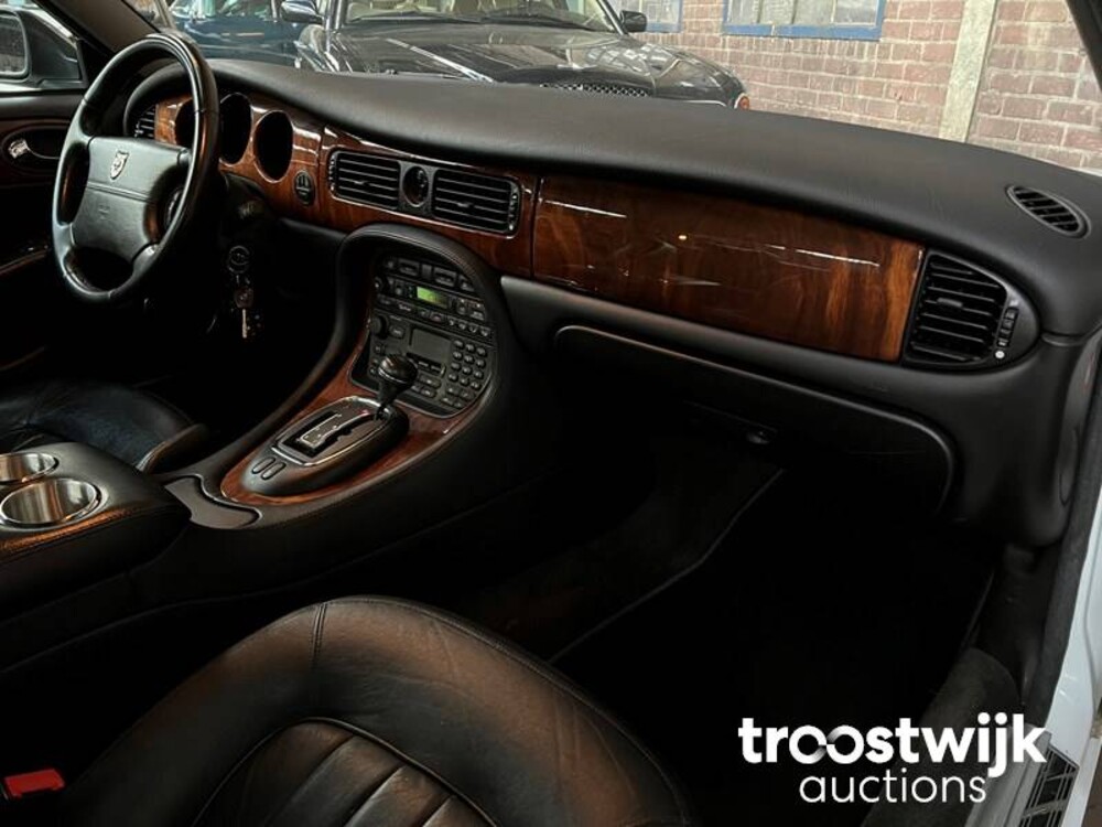 Jaguar Sovereign XJ8 3.2 V8 Auto