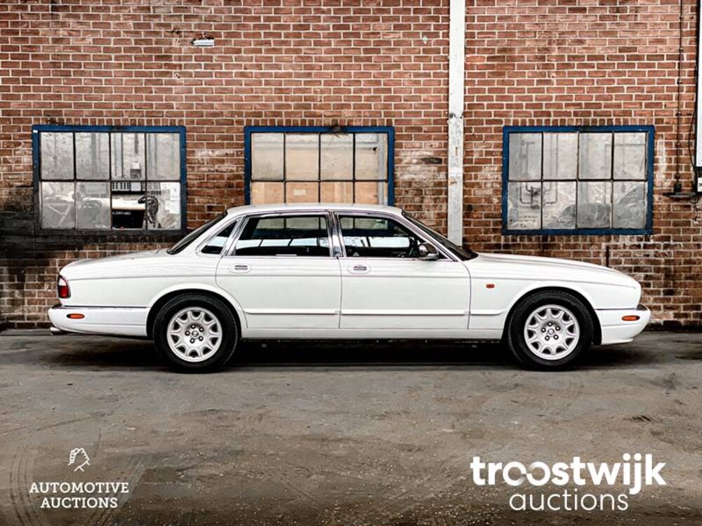 Jaguar Sovereign XJ8 3.2 V8 Auto