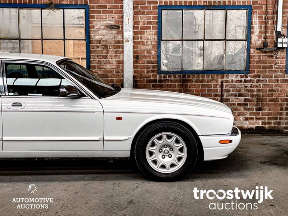 Jaguar Sovereign XJ8 3.2 V8 Auto