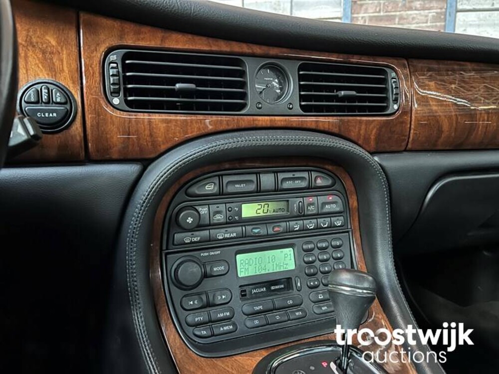 Jaguar Sovereign XJ8 3.2 V8 Auto