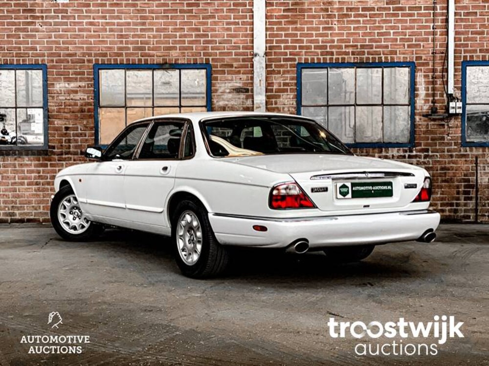 Jaguar Sovereign XJ8 3.2 V8 Auto